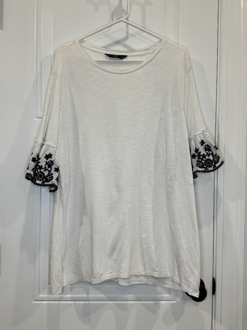 EUC White Slub-Knit Top with Navy Floral Embroidery Bell Sleeves F&F Casual Boho